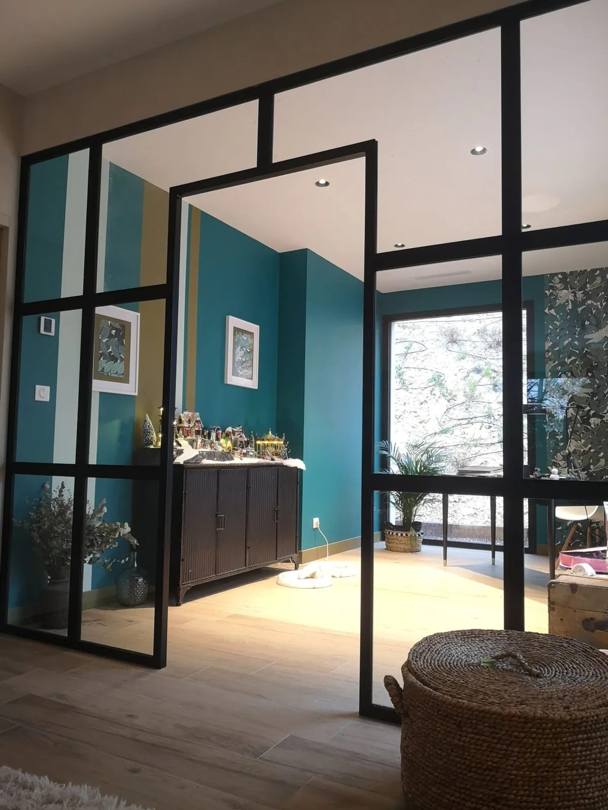 Verrière intérieure avec verres en angle, maison d'architecte, Montferrier-sur-Lez