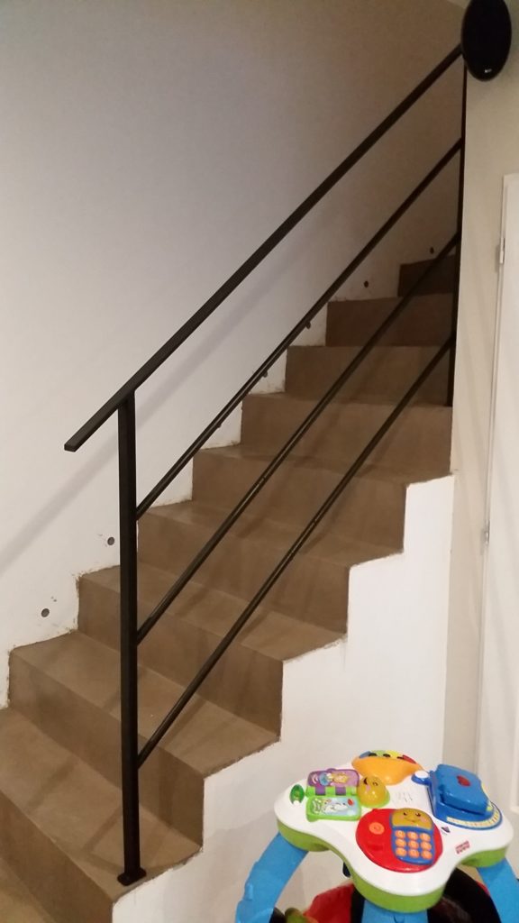 Rampe d'escalier intérieur - Alleins (Bouches du Rhône 13)