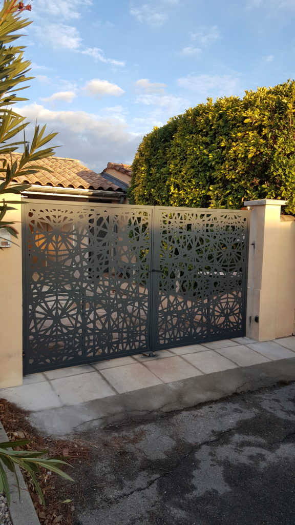 Portail battant aluminium - Uchaud (Gard 30)